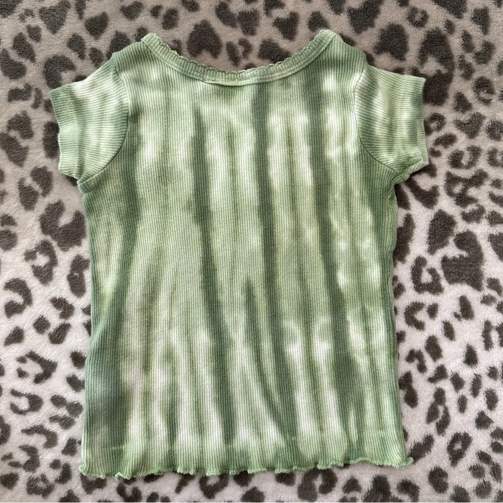 The Children’s Place Tie Dye One Of A Kind Graphic Tee in Green Size 18 Months